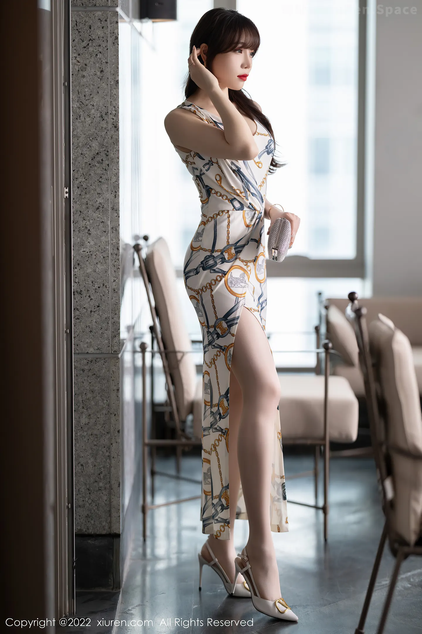 图片[2]-[XiuRen秀人网]VOL.4777 女神芝芝Booty浅色连衣裙半脱露性感黄色内衣原色丝袜诱惑写真77P-秀人网官方网站